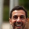 Lucas Oliveira sorrindo durante roda